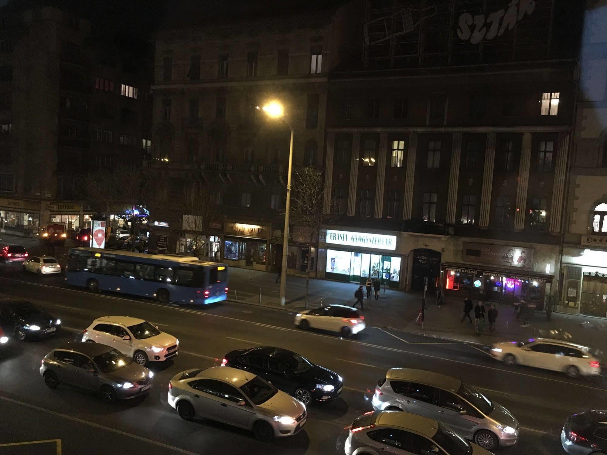 Hotel California Budapest Exteriör bild